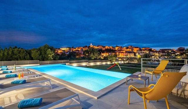 Villa Consido, a 3-Bedroom Retreat with sea views