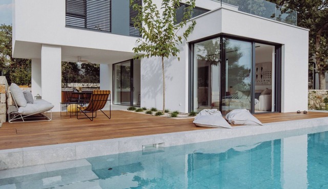 Villa D-tree house - luxury cottage with heated pool