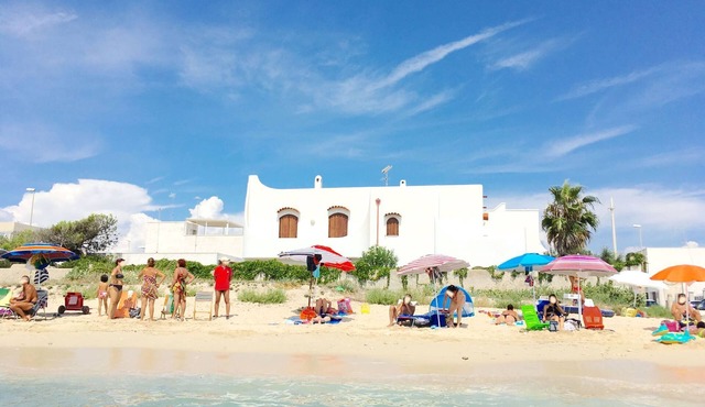 Villa directly on the beach with sea view (TL43)