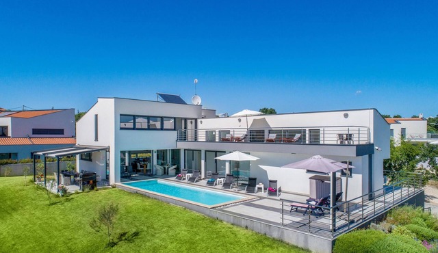Villa Elsa with 4 bedrooms