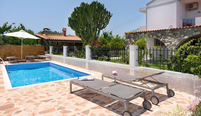 Villa 'Elysian' with Private Pool, Wi-Fi and Air Conditioning