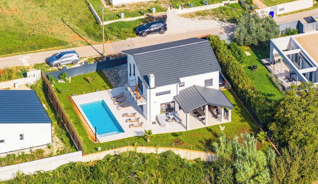 Villa Enja in tranquille village with heated salted pool