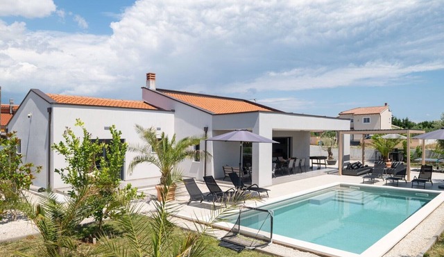 Villa Esti - beautiful modern 3 bedroom villa with private pool near Pula
