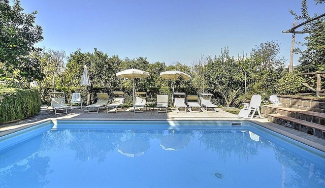 Villa Fillide B: A cozy apartment surrounded by the greenery, with Free WI-FI.