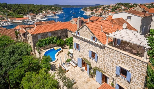 Villa Finka, Brac Island, Coastal Villa with Pool
