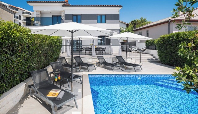 Villa for 8 people near the beach