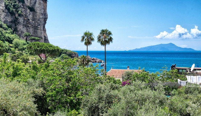 Villa for Friends & Family reunion, panoramic terrace, garage, garden, 80m sea