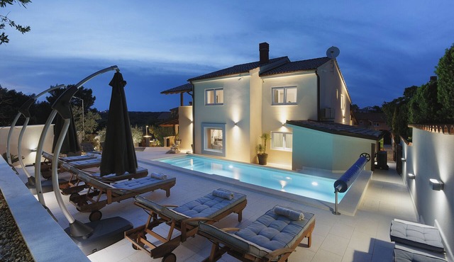 Villa Forest Bay near Pula for 8 people - only 300 meters from the beach