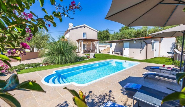 Villa Frana with private pool and large garden