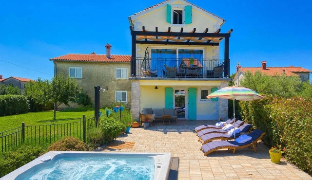 Villa Gisella with heated swimming pool