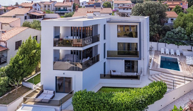 Villa Golfista in Pula for 10 persons with whirlpool, mini golf, sea view & only 200 m from beach