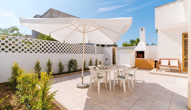 Villa 'Greta' with Private Terrace, Wi-Fi and Air Conditioning