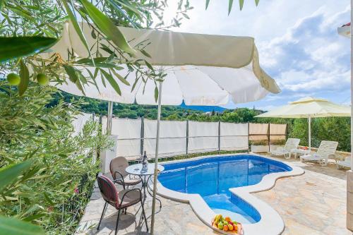 Villa Holiday home Zvecanje
