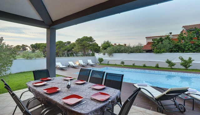 Villa in Pula near Beach with Private Pool