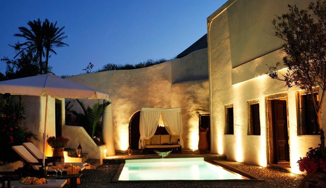 Villa in Santorini with Stunning Outdoor Kitchen