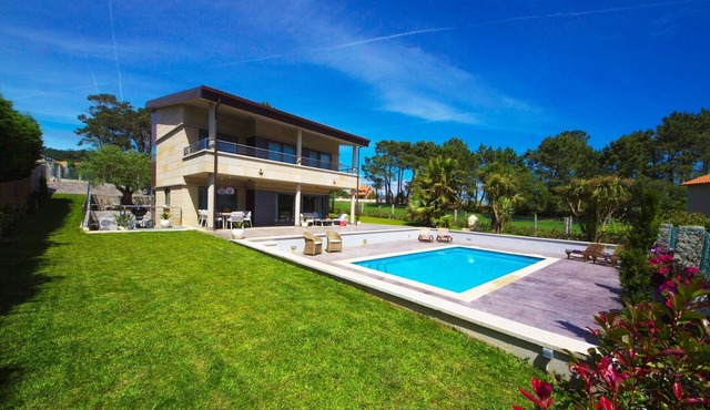 Villa in Sanxenxo with Sea View & Pool