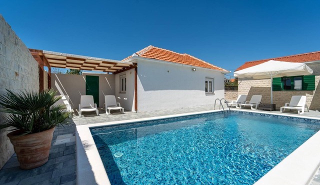 Villa Iva - Three Bedroom Villa, Sleeps 6