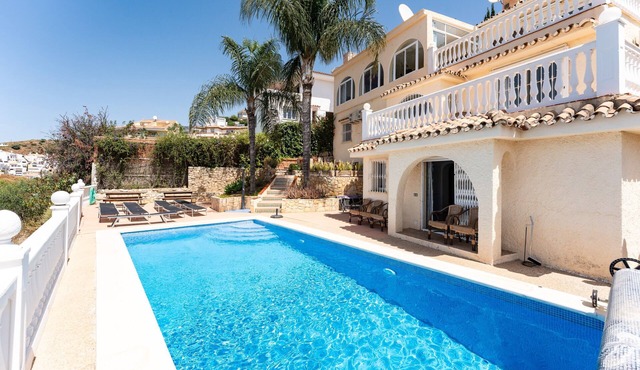 Villa 'Janina' with Sea View, Wi-Fi and Air Conditioning