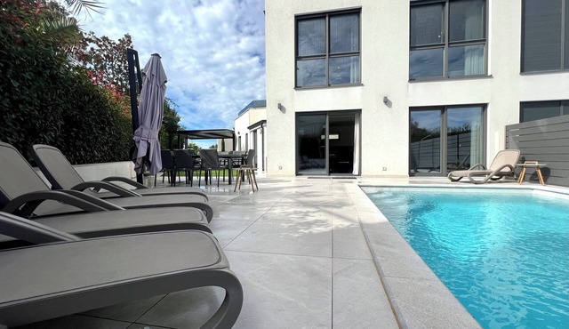 Villa JOKA with heated pool and large roof terrace near Pula