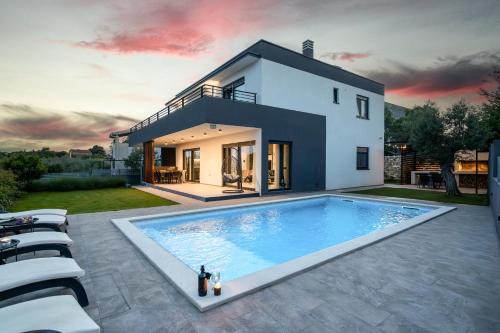 Villa Kali near Pula for 8 people with fitness & sea view - pet friendly