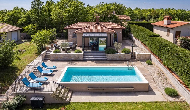Villa Krasna Kuća for 5 people near Labin - Rabac with private heated pool