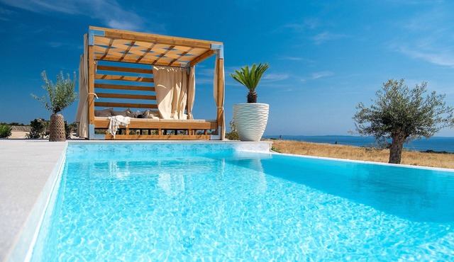 Villa La Isla with Pool IV