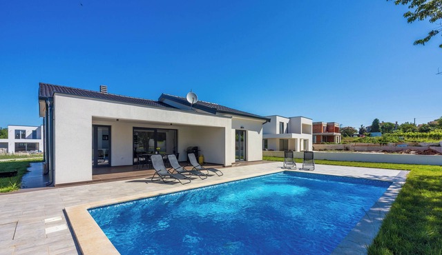 Villa Lariz (V0381-K1) - Labin