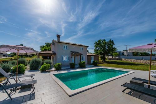 Villa Laura, a charming and private villa near the sea