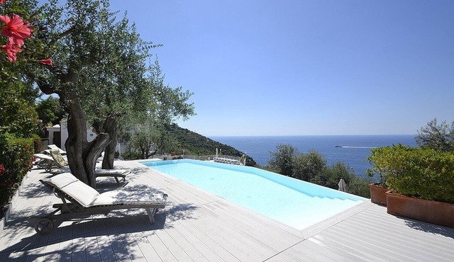 Villa Libellula: A charming and bright three-story villa which faces the sun and the sea, with Free WI-FI.