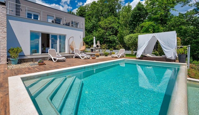 Villa LIna - beautiful villa with infinity pool near the beach