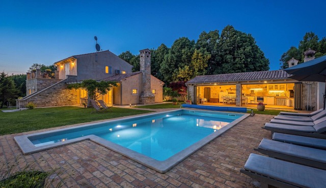Villa Lipa for 8 persons near Pula with 41 m2 heated pool, beautiful garden, sauna & kids playground