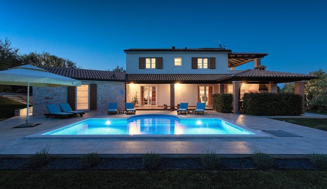Villa Loverka near Pula only 3 km from the beach with sea view