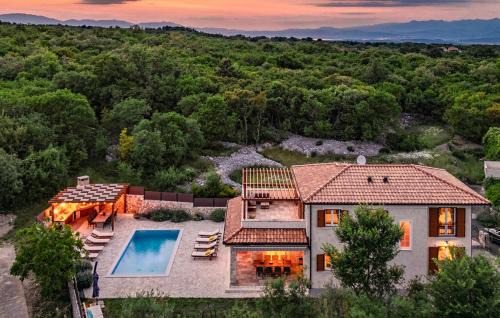 Villa LuLu kamena Villa s bazenom otok Krk selo Gostinjac