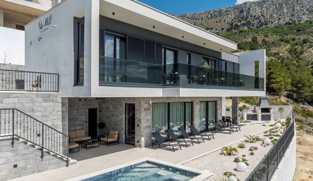Villa M&D, Luxury Sea View Villa with Pool & Sauna