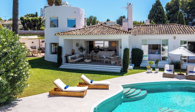 VILLA MOSS BY VACATION MARBELLA