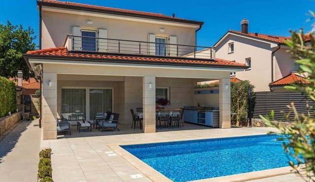 Villa Magdalena with private pool near the beach