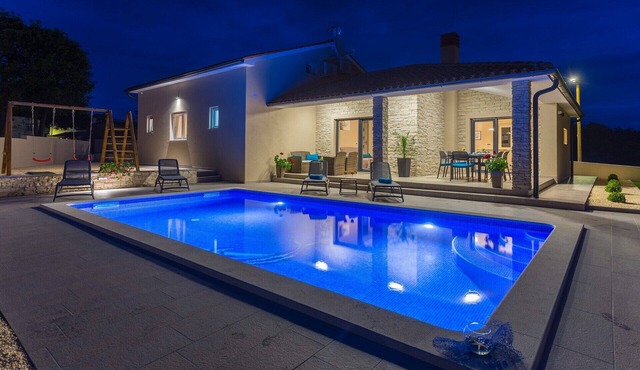 VILLA MARTI WITH PRIVATE POOL. BELAVICI - ISTRIA.