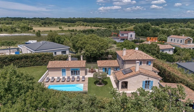 Villa Milo Mali Vareski with Pool, Mali Vareški, Croatia