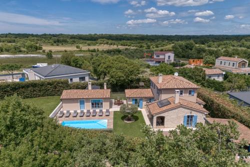Villa Milo Mali Vareski with Pool - Happy Rentals