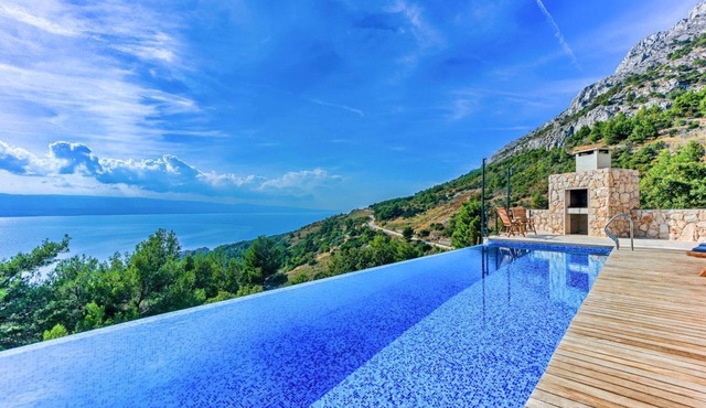 Villa Mimice - Four Bedroom Villa, Sleeps 8