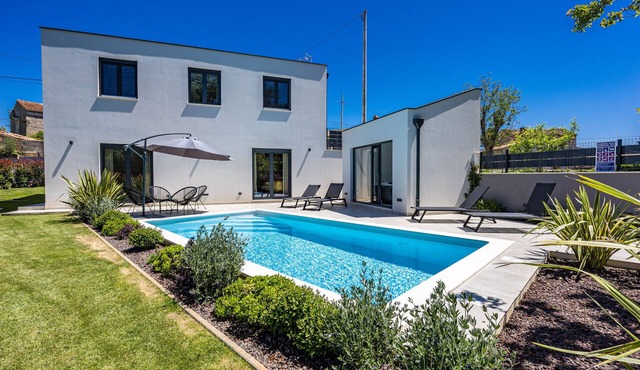 Villa Minka near Pula for 4 people with private pool and jacuzzi