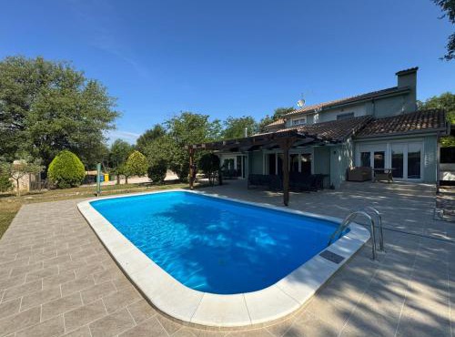 Villa Mira