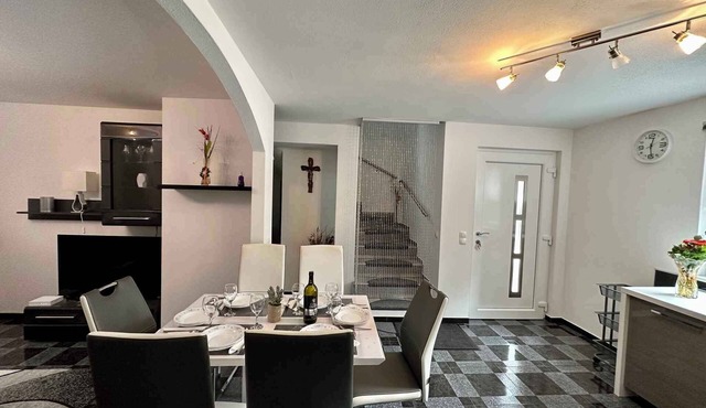 Villa mit Pool und Grill