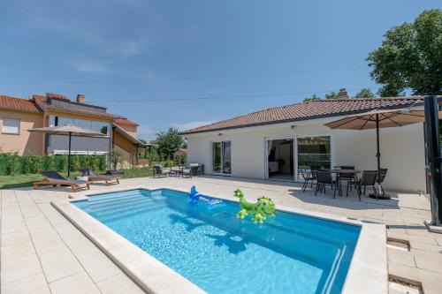 Villa Moni, family house near Labin with pool, sauna and jacuzzi