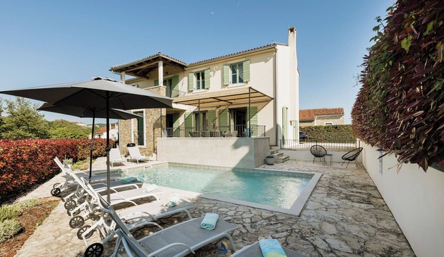Villa Morgan – Luxury Villa with Heated Pool near Buje