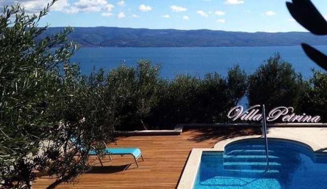 Villa nearby of the sea,fully air-conditioned with panoramic view, heated pool