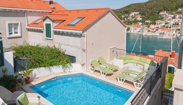 Villa on Brač- ideal choice for large groups