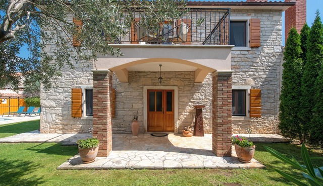 VILLA ORADA - Stylish stone villa with pool & sea views for 6 persons