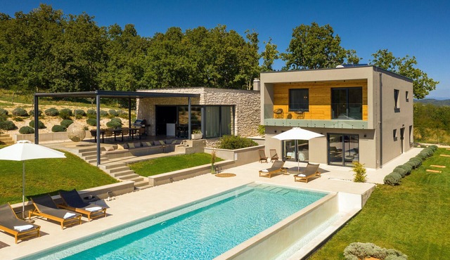 Villa Ox in Central Istria for 14 persons with 56 m2 heated pool, kids playground & large garden