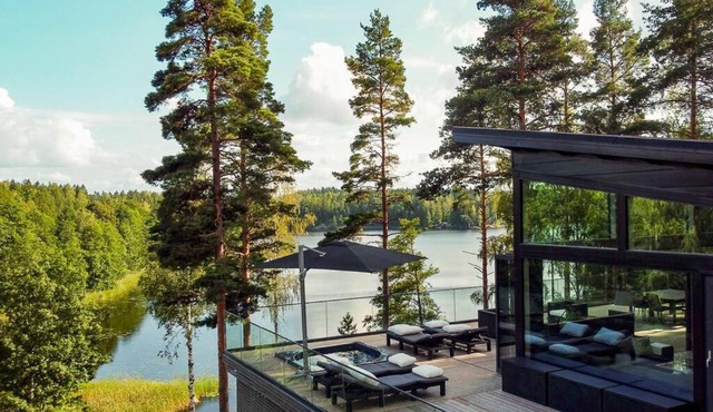 Villa Padel - Premium Lakeside Residence & Grounds